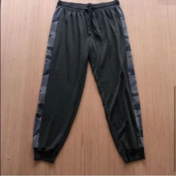 Women’s Splendid Camo Jogger Sweatpants - Picture 2 of 6